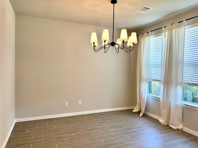 Photo - 8319 Divot Trce