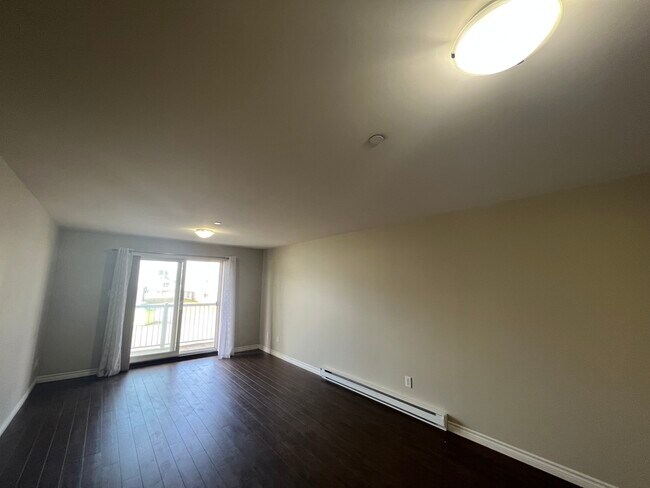 Photo - 33-233 Sifroi St