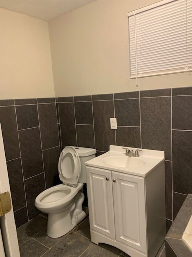 Photo - 3 bedroom 3 bath house in Midtown!! Available July 2026!