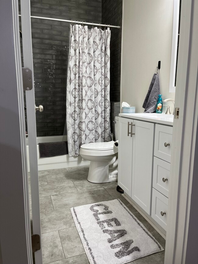 Photo - 627 Monroe St