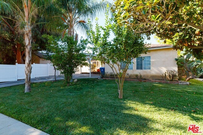 6659 Amigo Ave