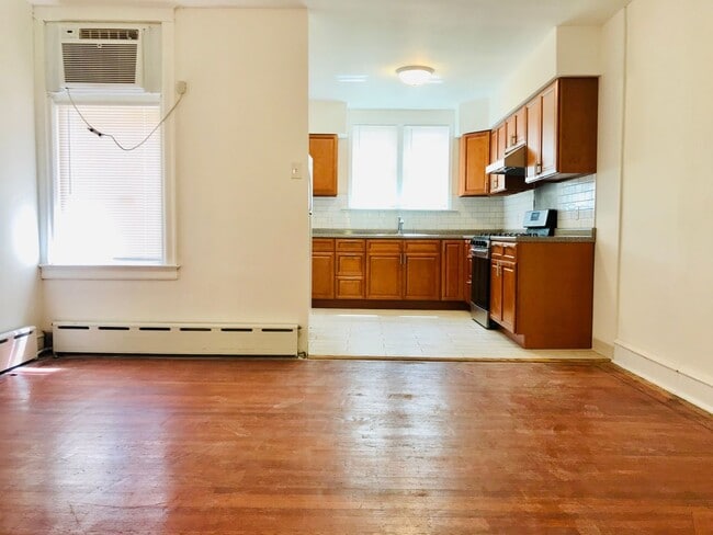 Photo - Gorgeous 3-Bedroom Townhome in Lawncrest! Available NOW!