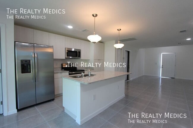 Photo - 485 Bridgeport Ave NW