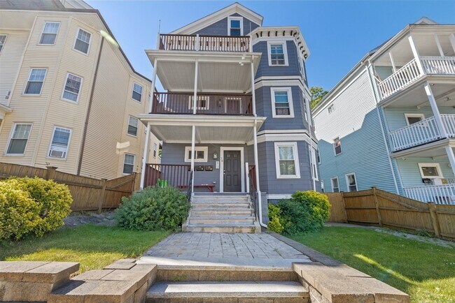 Building Photo - 74 Kingsdale St Unit 3