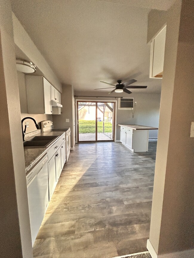 Kitchen - 209 Misty Meadows Blvd