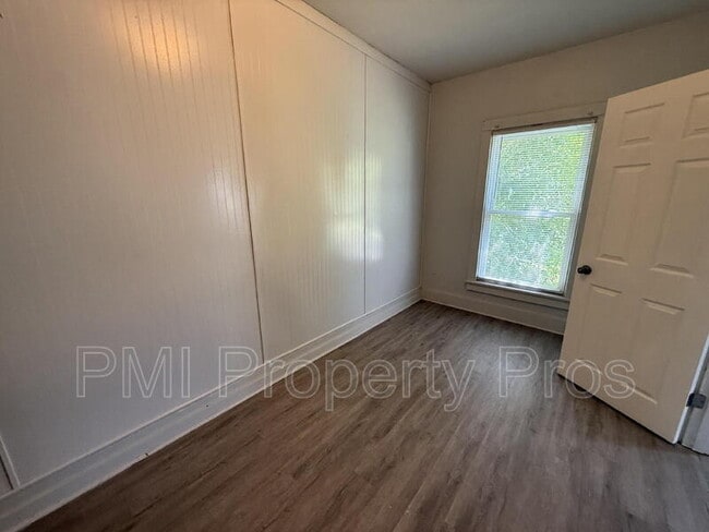 Photo - 2439 Dr. William Finlayson St