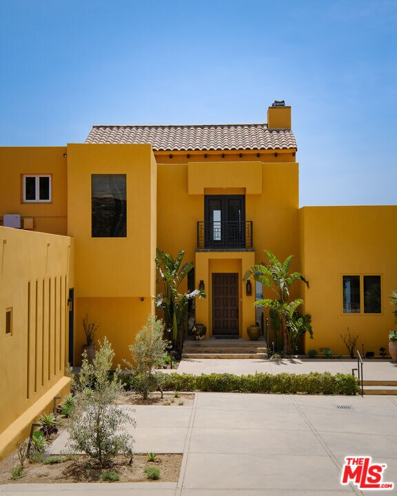 3235 Rambla Pacifico St
