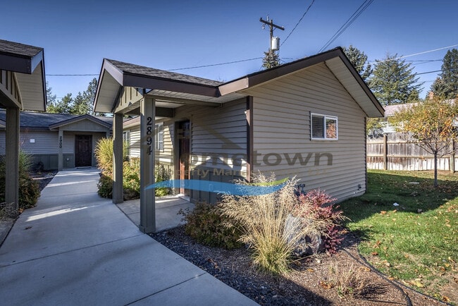 Building Photo - 1 Bed 1 Bath Cottage Centrally Located in CDA