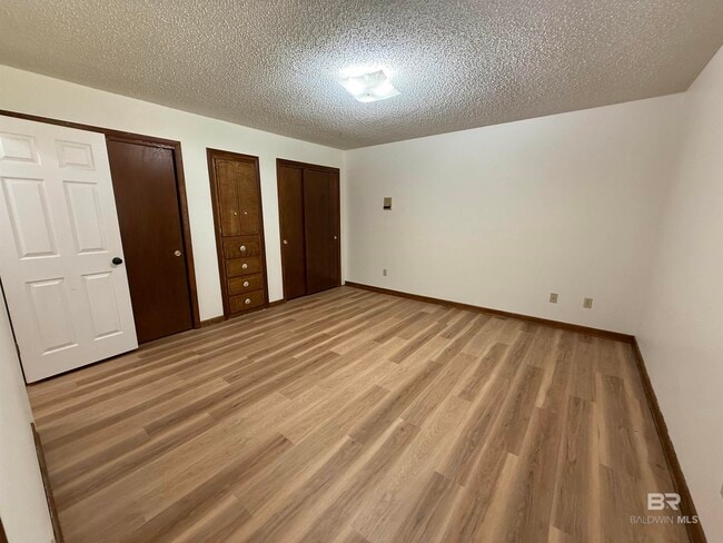 Photo - 22022 Nelson St