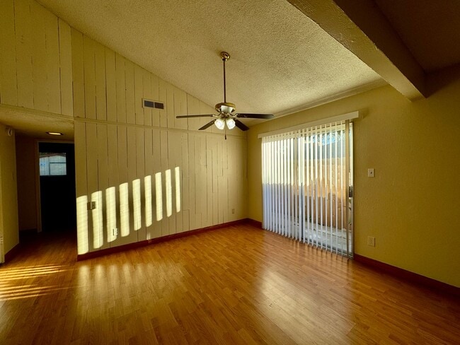 Photo - 7037-7039pe Unit 7039pe