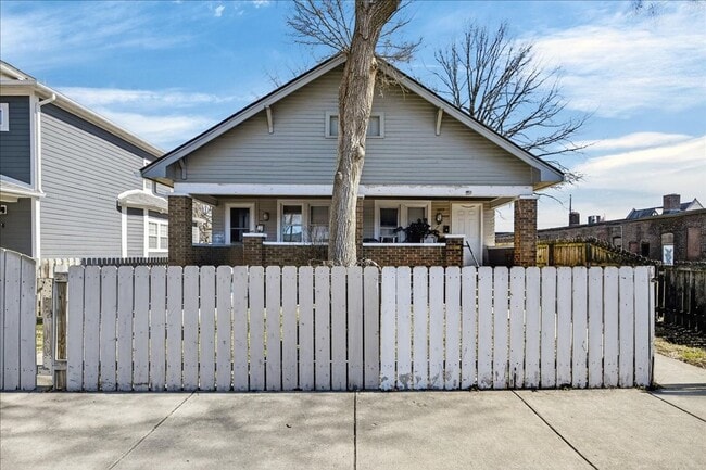 Building Photo - 1011 Lasalle St