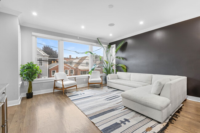 Building Photo - 23 Manhattan Ave Unit 1 Rental