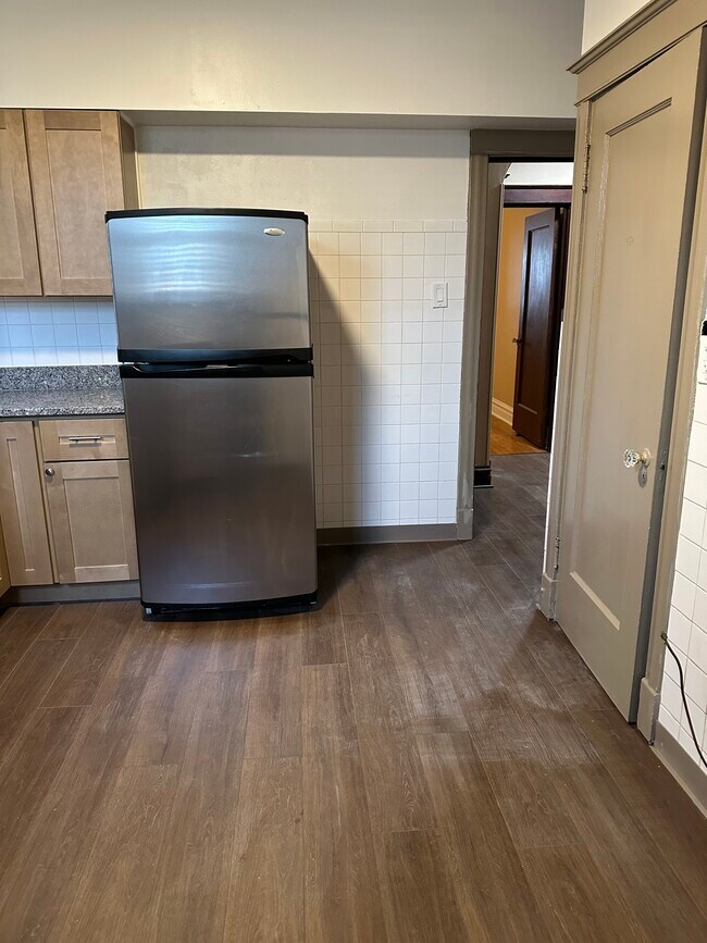 Unidad de cocina 1 - 4947 Cote Brilliante Ave Unidad 4947 #1