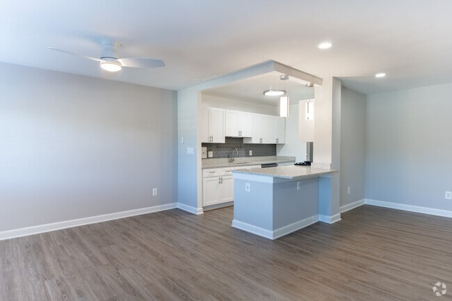 2BR, 2BA - 1088SF - Living Room 2