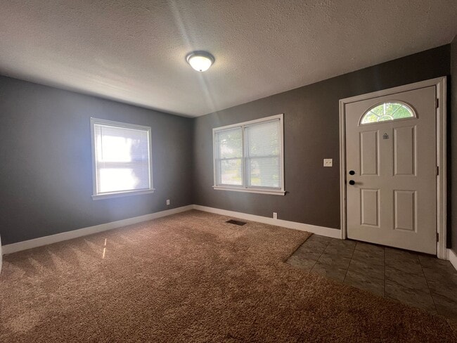 Photo - Cozy 2 Bed 1 Bath HOUSE w Garage