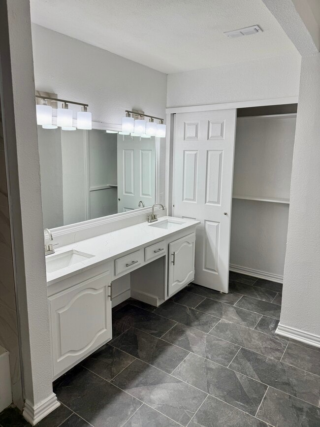 Photo - 4220 Staghorn Cir N