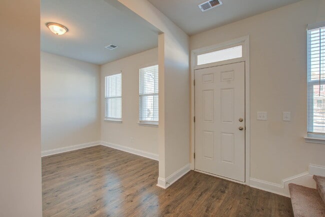 Photo - 7821 Montview Rd