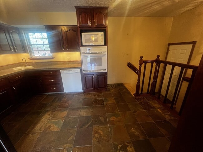 Photo - 230 S Circlecrest Dr