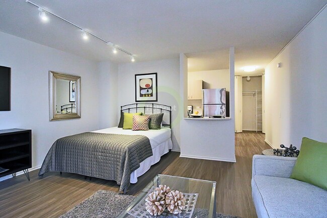 Photo - 1229 N Dearborn St