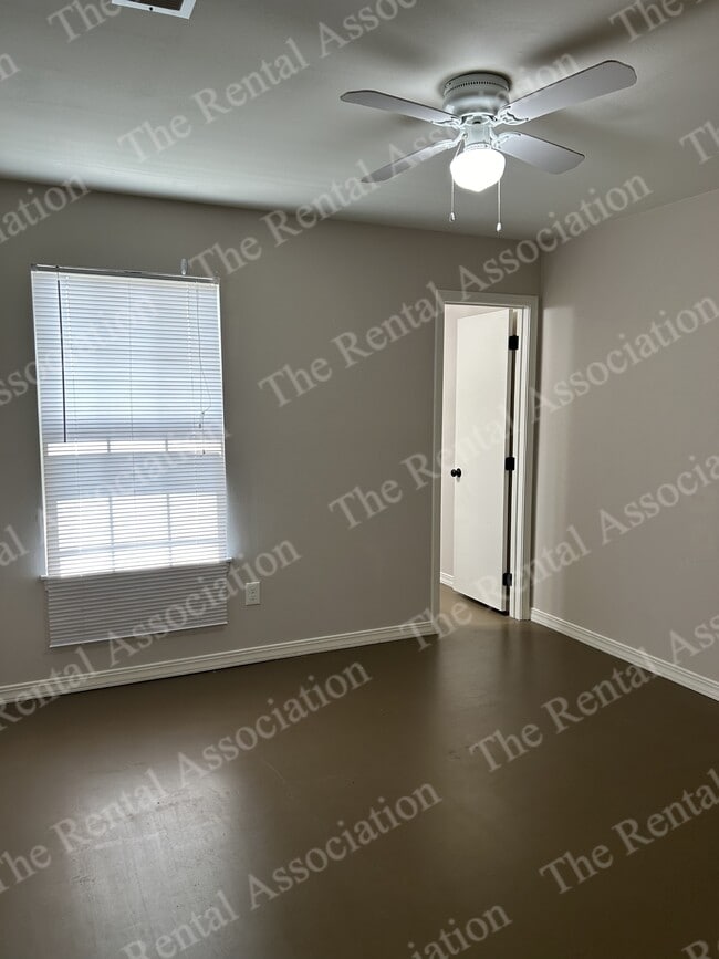 Photo - 185 Brownlee Rd