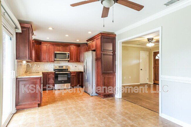 Photo - 503 W Tietgen St