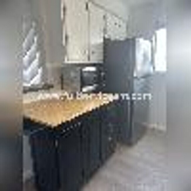 Photo - Sweet Seatac 2 BD Top Floor Condo+Parking! Unidad 214