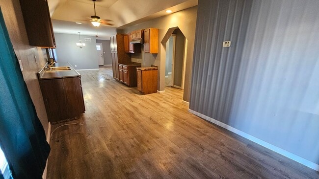 Building Photo - Spacious 3 Bed 2 Bath Home, Perfect for Families!