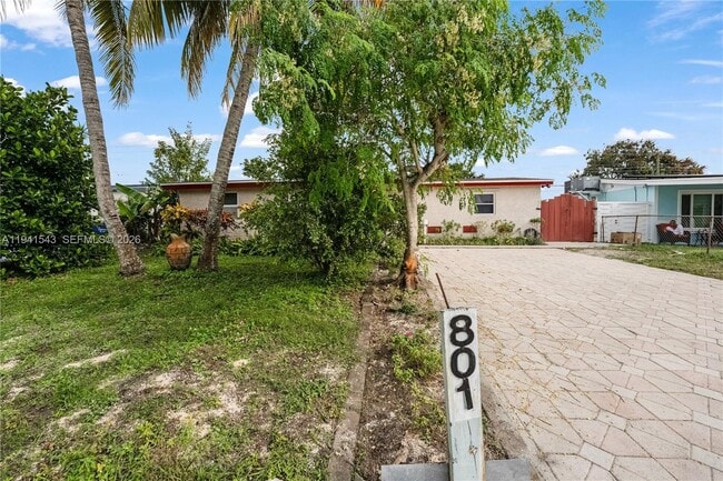 Photo - 801 N 70th Ave