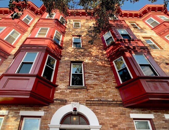 Building Photo - 148 Berkshire St Unit 4 Rental