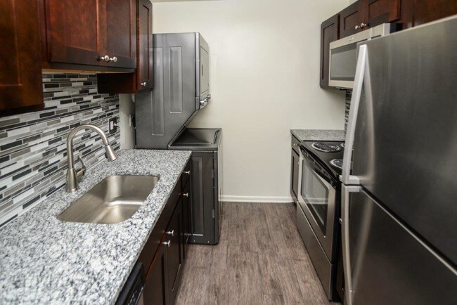 Kingswood Apartments & Townhomes
