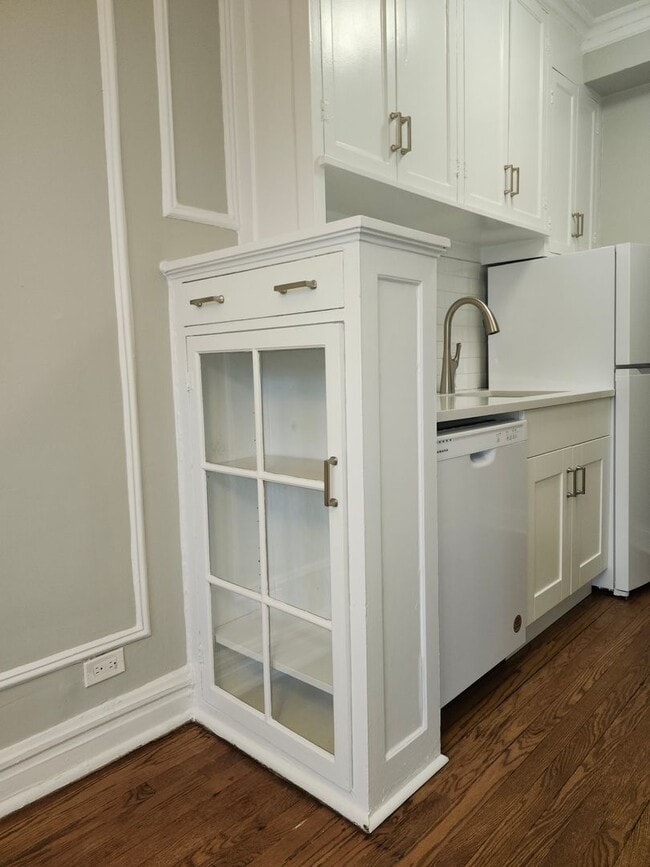Photo - Edgewater Studio with Heat and Cooking Gas Included ~ No Security Deposit ~ Cat Friendly Unit 1601-2E