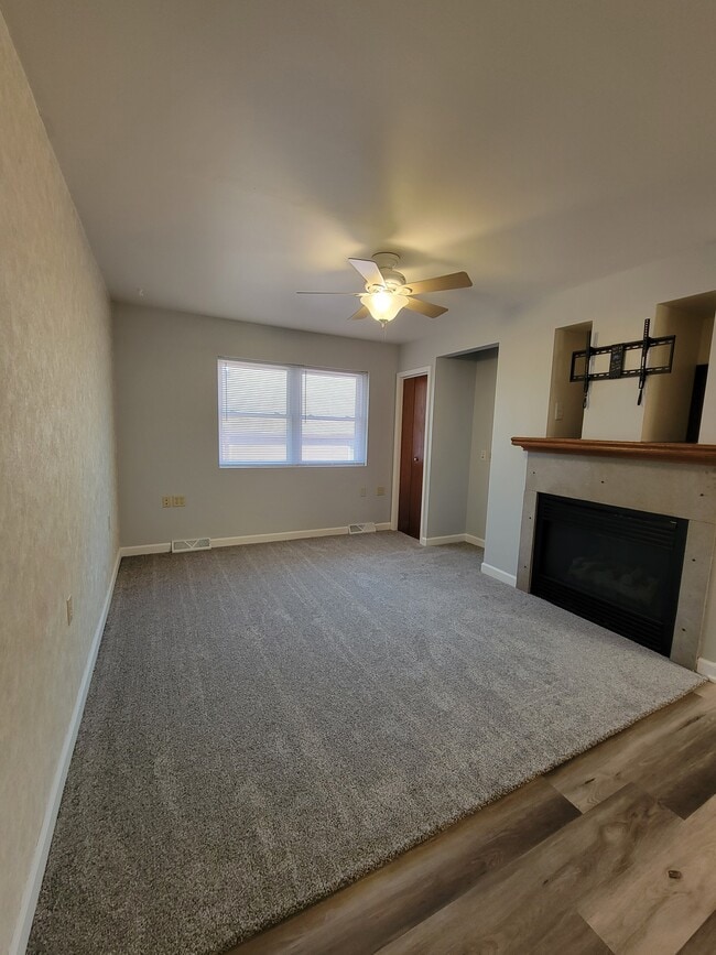 Photo - 757 W 8th St Unit Apt. 1