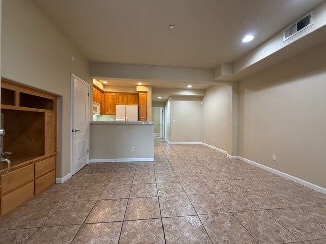 Photo - Nice and bright 2BR / 2BA Condo Near Durant Square Mall