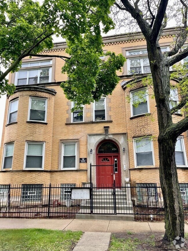 Building Photo - 4736 S St Lawrence Ave Unit 1S Rental