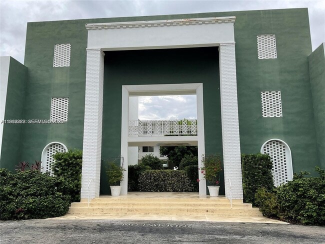 Photo - 9920 Collins Ave Unidad 16