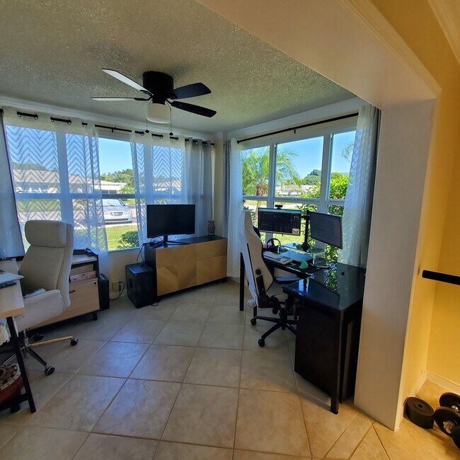 Photo - 202 W High Point Terrace