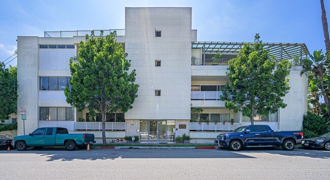 Building Photo - 223 S Lasky Dr Unit B