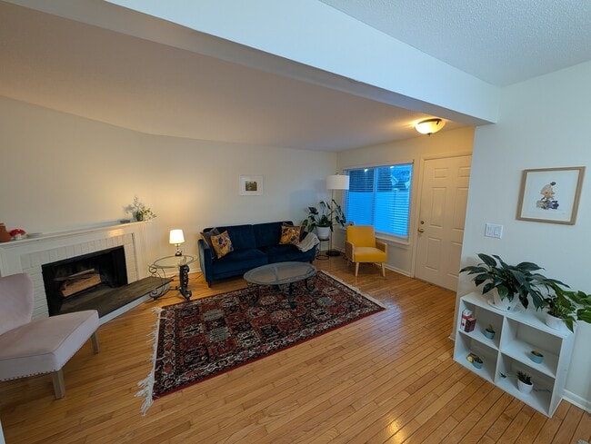 Photo - 609 Longfellow Dr