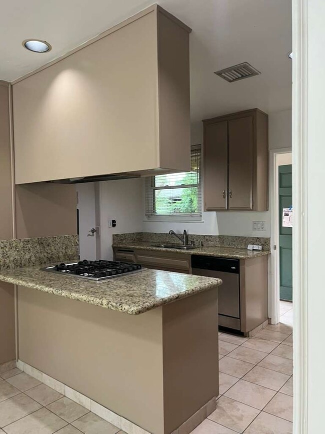 Photo - 9541 Debra Ave