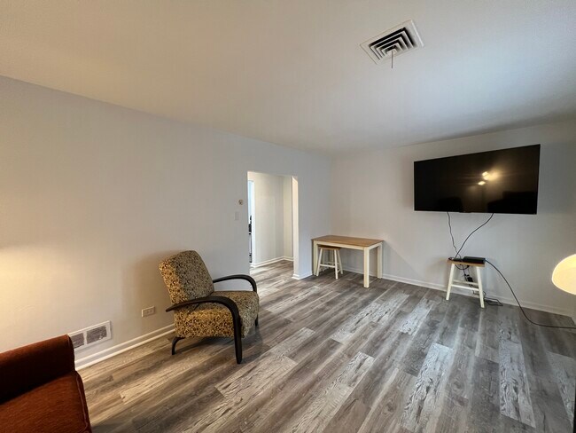 Photo - 301 7th St SW