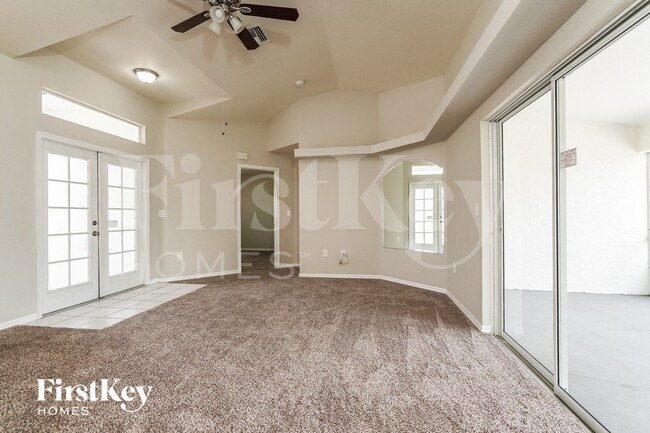 Photo - 300 SE 16th St