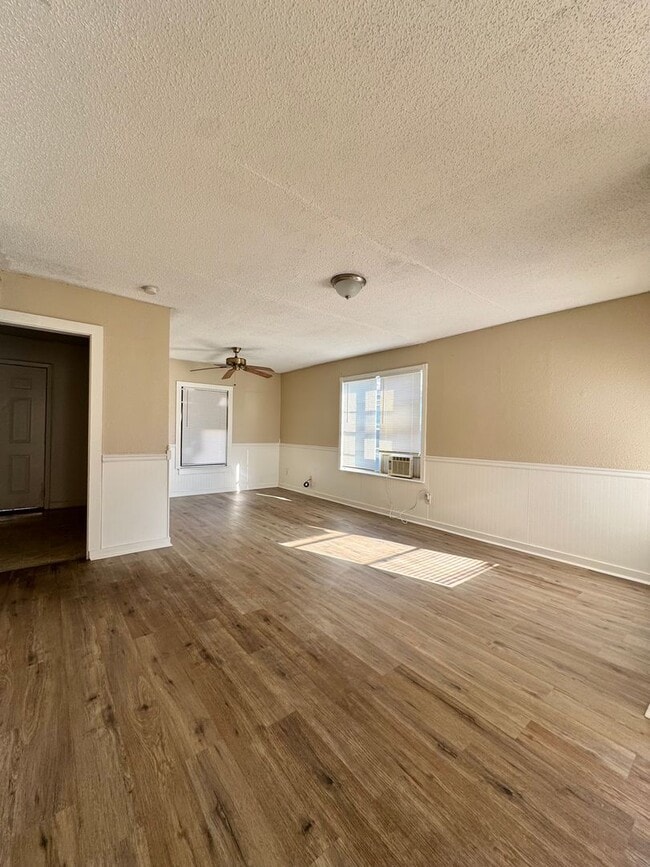 Building Photo - NOW AVAILABLE - Cozy Rental + Affordable Pricing Near Downtown San Angelo!