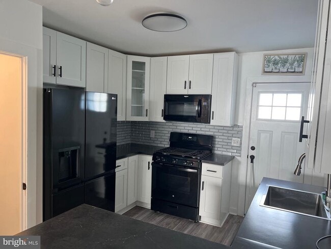 Photo - 136 Davis St