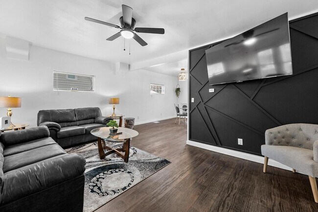 Photo - 2009 Sharon St Unidad ID1345029P