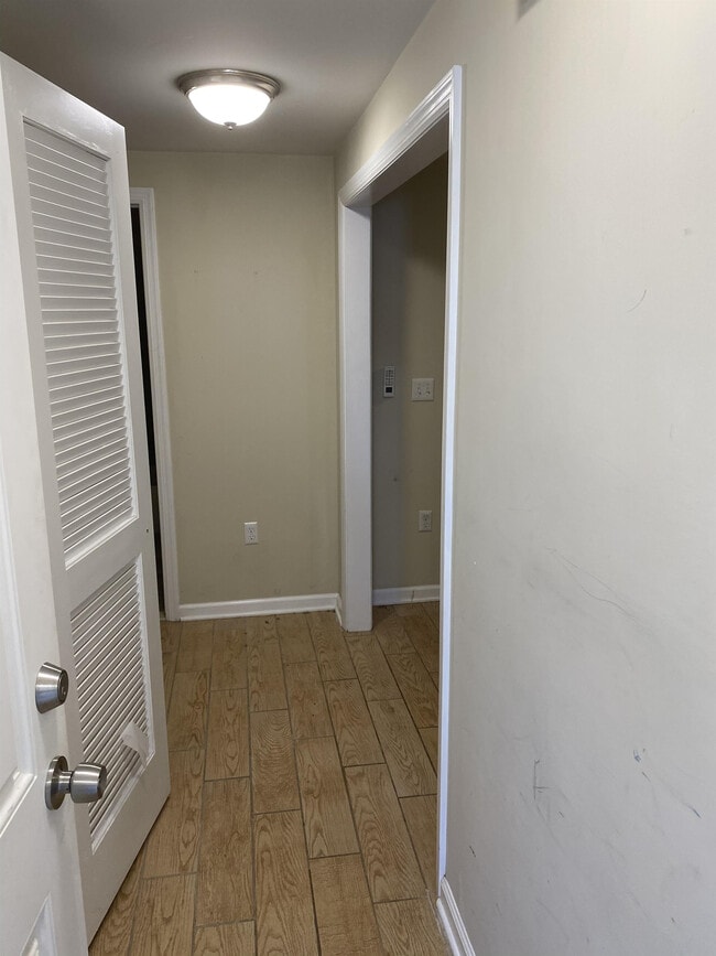 332 New St