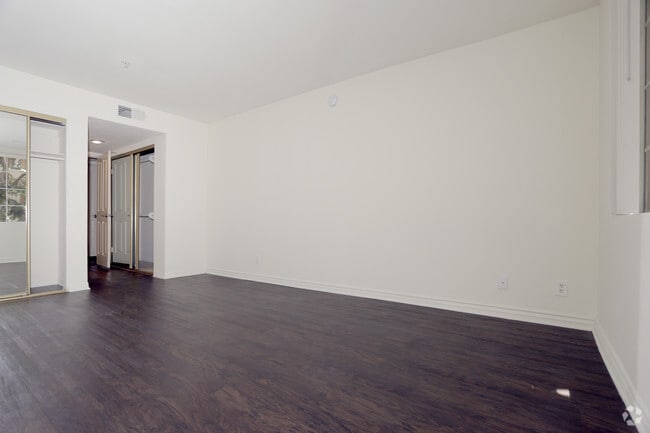 2BR, 2BA - Dorado