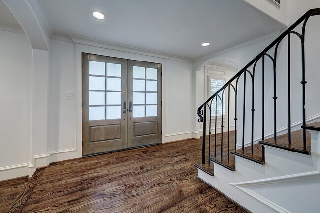 Photo - 14123 Carolcrest Cir