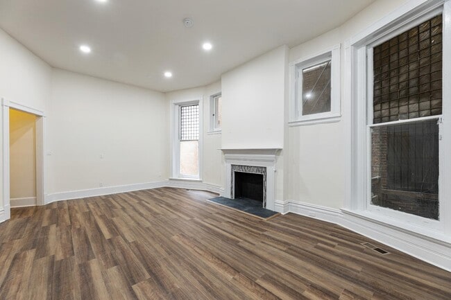 Building Photo - 1916 Eutaw Pl