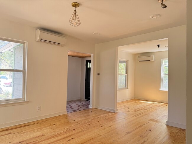 Photo - 6115 Felix Ave