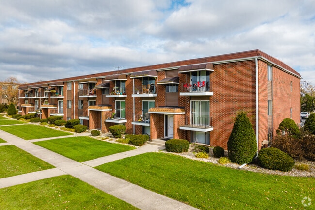 2100 N Main St - 2100 N Main St